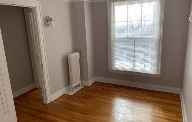 2 beds, 1 bath, 728 sqft, $1,450, Unit 5G
