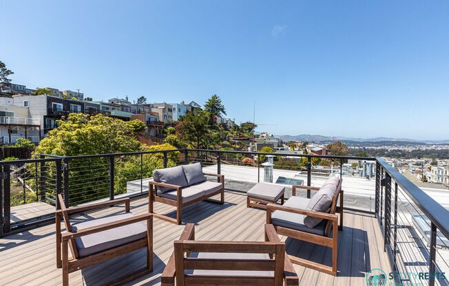 Golden Gate Heights: Remodeled Single Family Home w/ Roof Deck