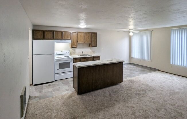 1 bed, 1 bath, 640 sqft, $1,050, Unit 43