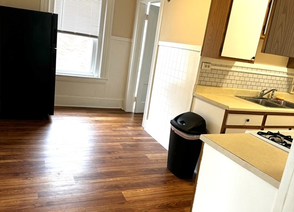 1 bed, 1 bath, 750 sqft, $1,450, Unit 9