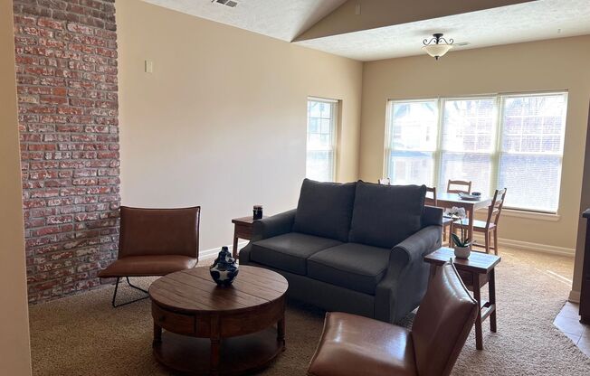 2 beds, 1 bath, 1,100 sqft, $1,595, Unit 615 - Unit 201 Duplex B1100