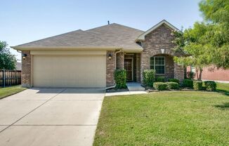 One-story cornerside home in Little Elm