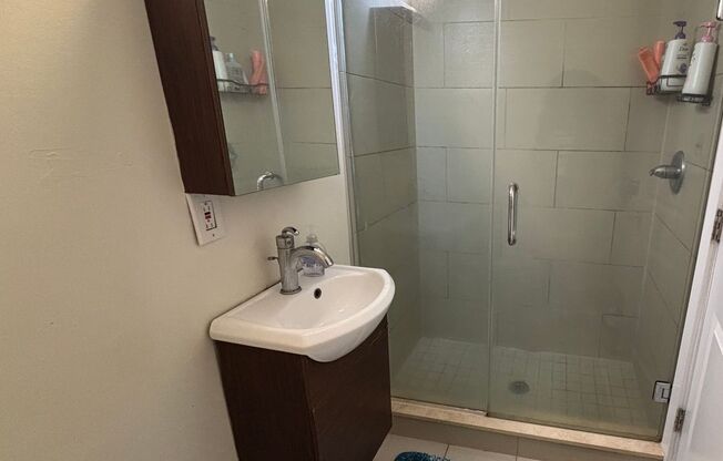 3 beds, 3 baths, 787 sqft, $1,875, Unit Unit 10