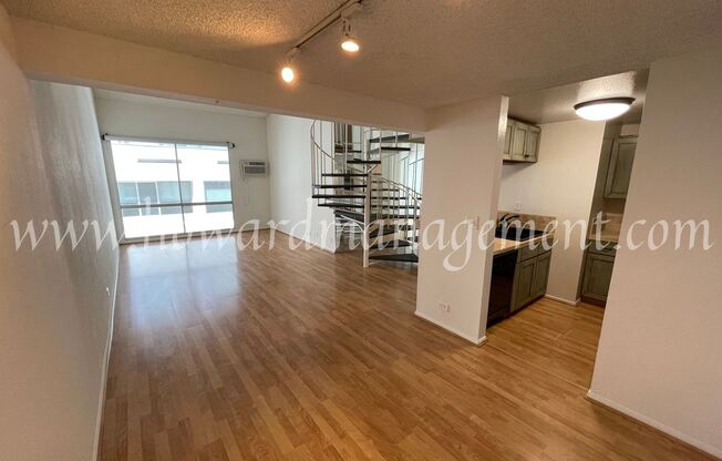 2 beds, 1 bath, $3,195