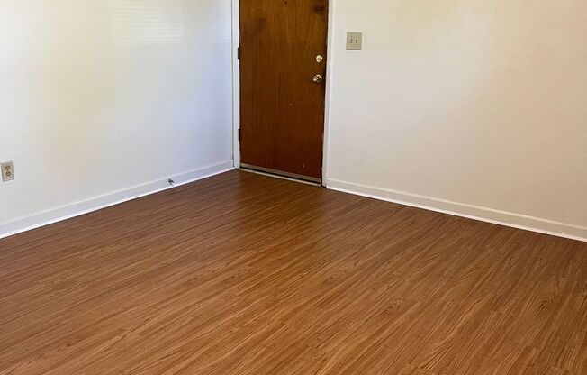 2 beds, 1 bath, 903 sqft, $1,170, Unit K-11