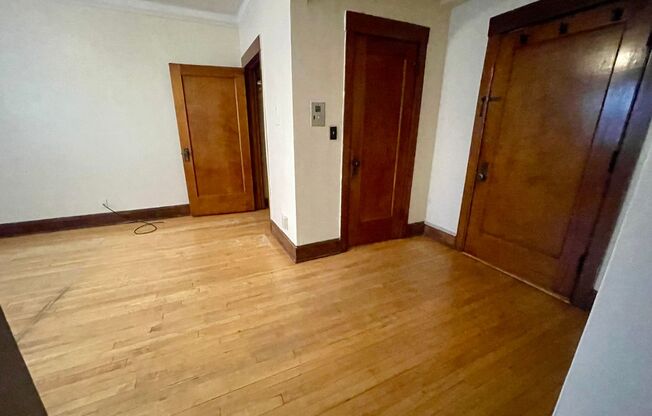 Studio, 1 bath, $850, Unit 15