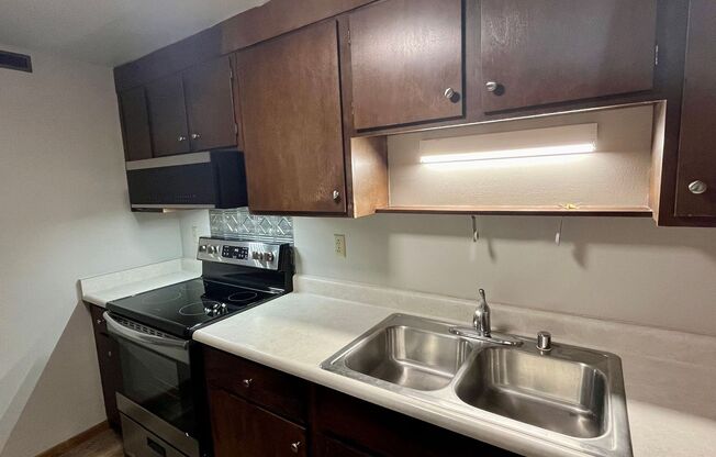 2 beds, 1 bath, 750 sqft, $895