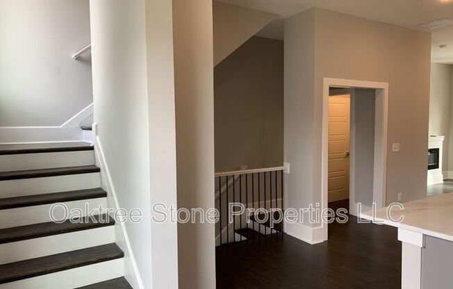 456 PKWY DR NE
