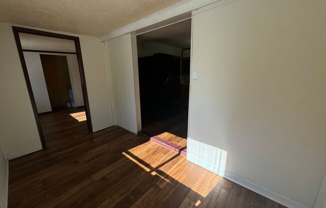 3 beds, 1 bath, $1,100