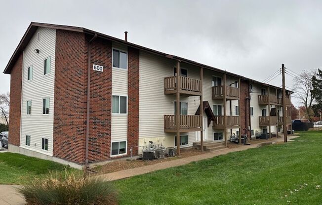 1 bed, 1 bath, 650 sqft, $920