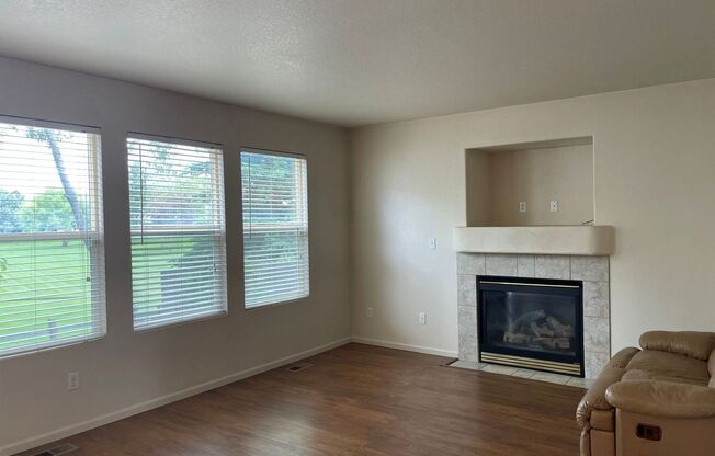 FABULOUS 5 BED/4 BATH HOME IN WOLF CREEK, LONGMONT! AVAILABLE NOW!