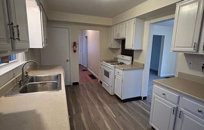 3 beds, 1 bath, $1,350