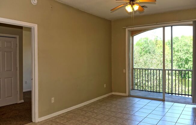 3/2 2nd floor condo overlooking the water in Hunters Creek (Golfview condo's)