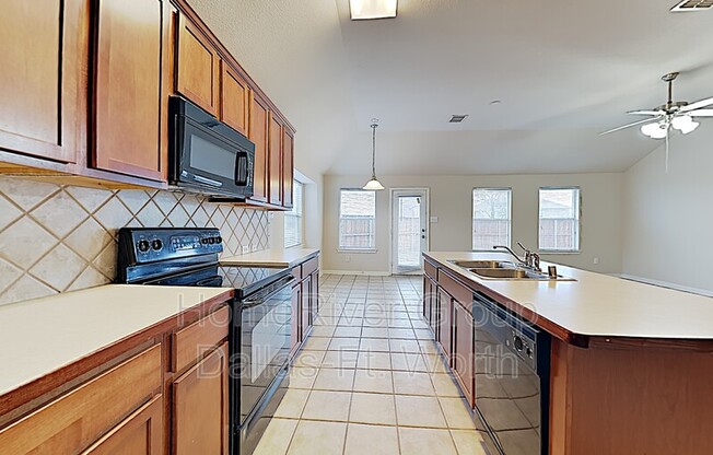3033 LAKEFIELD DR