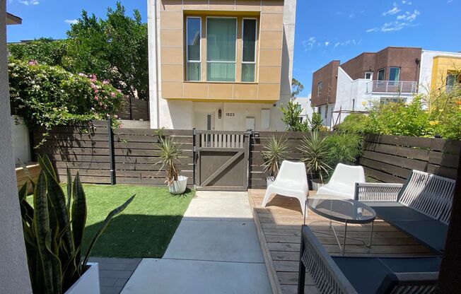 Stunning 3 Story House with Private Rooftop Deck in the Heart of Silver Lake