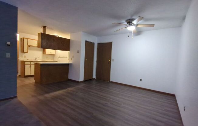 2 beds, 1 bath, 950 sqft, $900, Unit 28-205