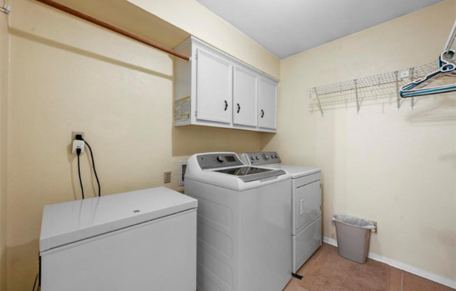 428 PARK BND DR