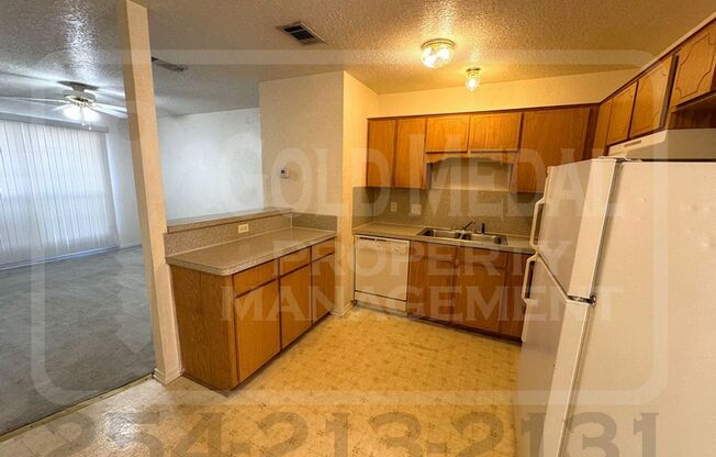 2 beds, 1.5 baths, 984 sqft, $850, Unit C