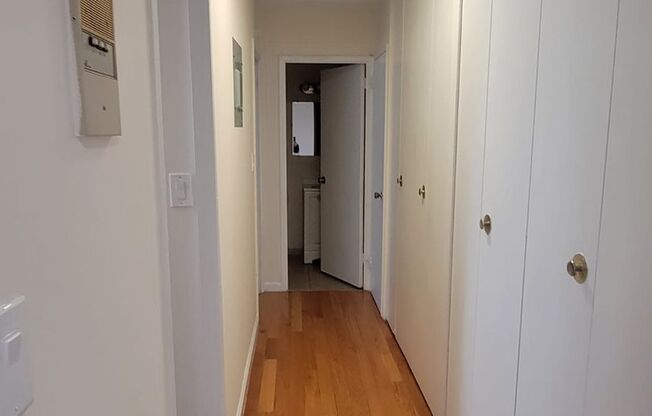 2 beds, 1 bath, 860 sqft, $1,995, Unit 4W