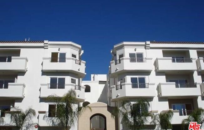 3 beds, 3 baths, 1,772 sqft, $4,795, Unit 204