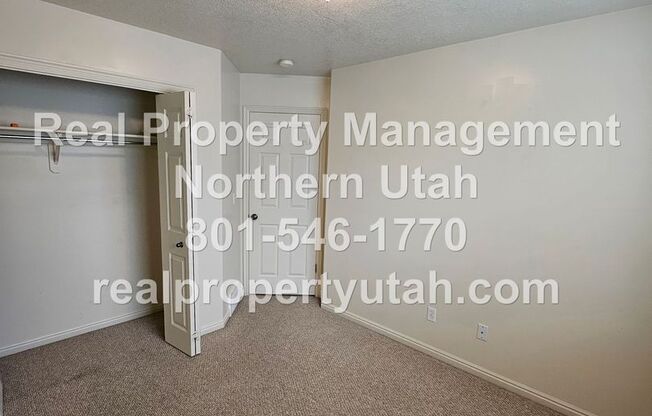 3 beds, 2.5 baths, $1,800