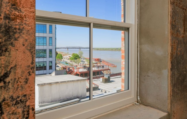 Bay Windows at 99 Front, Tennessee, 38103