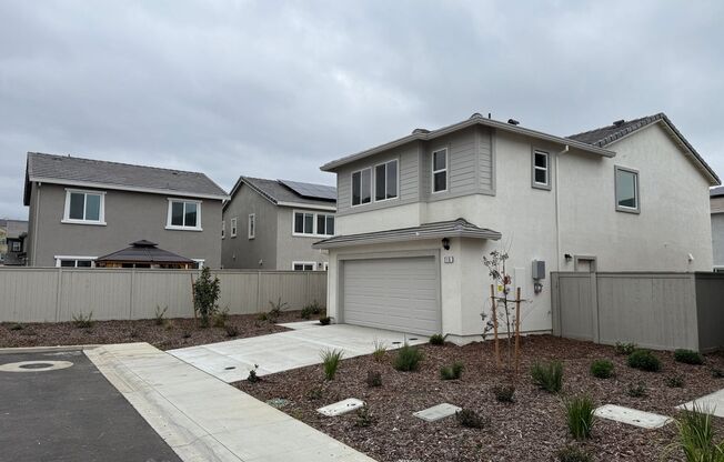 3 Bed 2.5 Ba 2 Car Garage in Roseville!