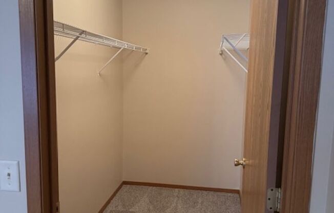 1 bed, 1 bath, 735 sqft, $925, Unit 109E