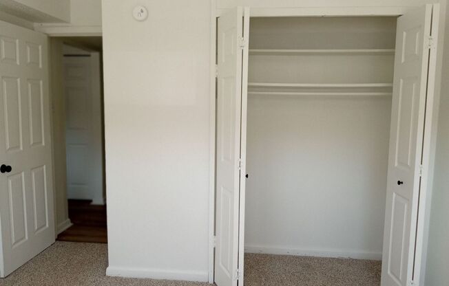 2 beds, 1 bath, 850 sqft, $775, Unit Apt. 33