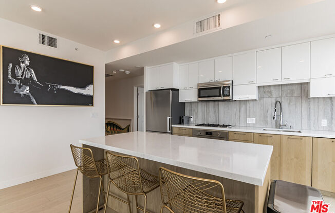 2 beds, 2.5 baths, 1,201 sqft, $5,000, Unit 3202