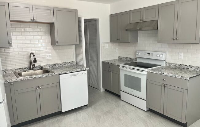 Updated Townhouse In Herndon