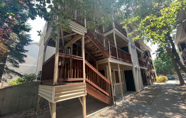 Great Condo Near Campus West