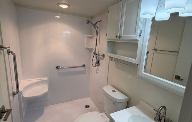 1 bed, 1.5 baths, 850 sqft, $1,395, Unit 132W