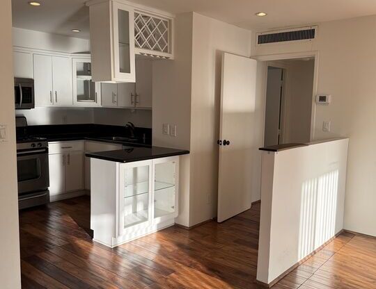 1 bed, 1 bath, 849 sqft, $2,900, Unit 3105