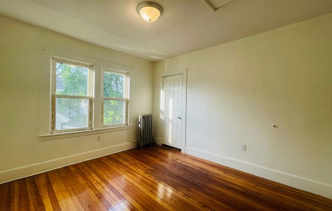 3 beds, 1 bath, $1,525, Unit 101 Bristol Street-2