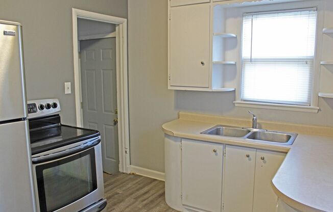 2 beds, 1 bath, $1,600, Unit 1715 S 10th Ave