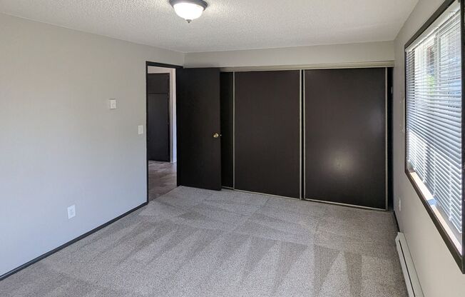 1 bed, 1 bath, 687 sqft, $1,095, Unit 42