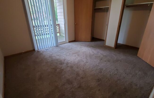 2 beds, 1 bath, $650