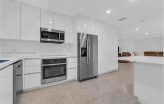 806 NE 4th St # 806, Hallandale Beach, FL 33009
