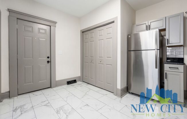 2 beds, 1 bath, 1,193 sqft, $1,324, Unit 1303 W. Broad St. (Rear)