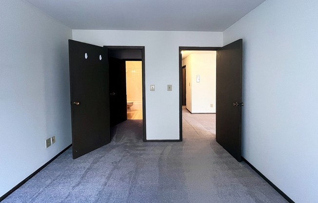 Classic 1 Bed / 1 Bath - 700 SF - Bedroom