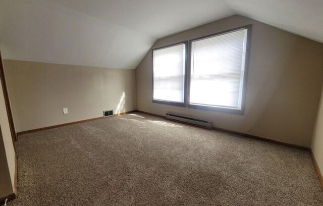 Now Renting 4 Bed 2.5 bath house in Bettendorf!