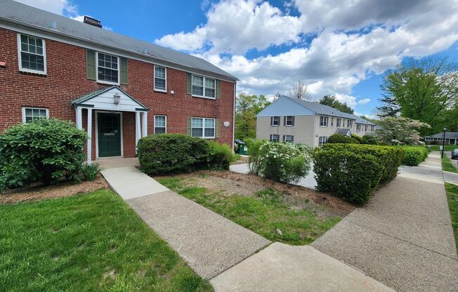 1 bed, 1 bath, 663 sqft, $2,100, Unit H-14