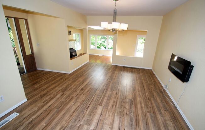 SPACIOUS, PRIVATE, 3 BED BOTHELL HOME FOR RENT W EASY COMMUTE & BIG LOT!