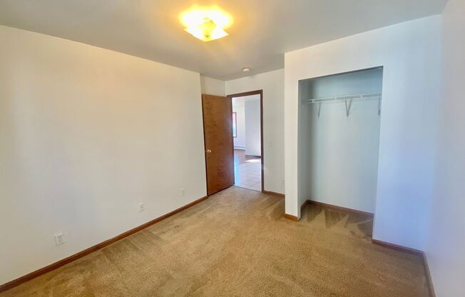 3 beds, 1 bath, $1,550, Unit 6