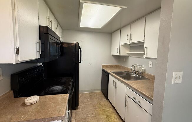 Spacious 2-bedroom Condo available in Aurora