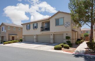 Townhome with yard, 3 br and 2 garage in gated SW community near the 215