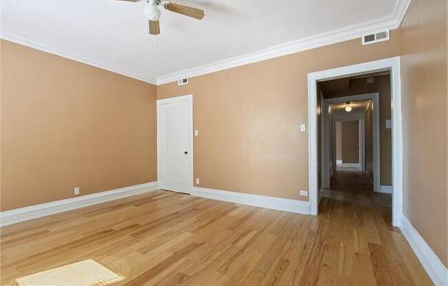 1140 W 77 ST