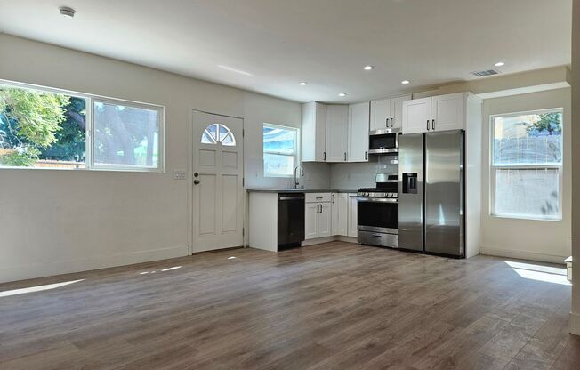 Mid-City Brand new construction--Freestanding gated home 4bed/3.5 bath Pet friendly