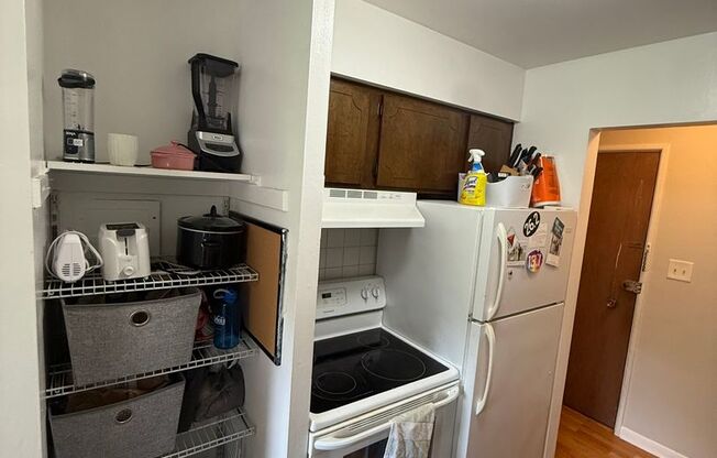 1 bed, 1 bath, $2,095, Unit 363